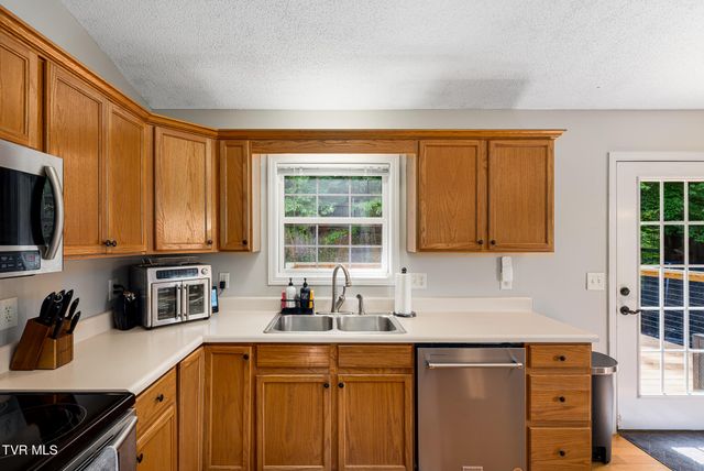 317 Chestnut Grove Church Road, Jonesborough, TN 37659