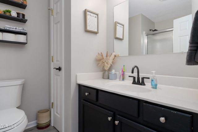 317 Chestnut Grove Church Road, Jonesborough, TN 37659