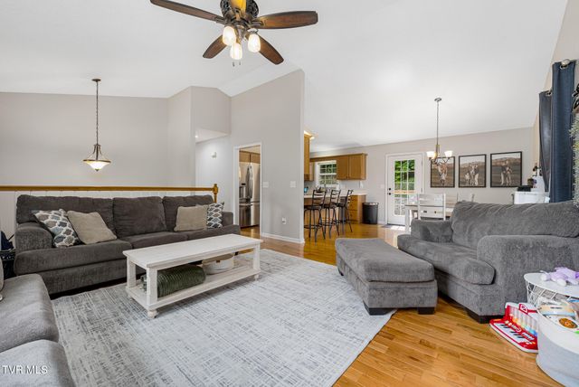317 Chestnut Grove Church Road, Jonesborough, TN 37659