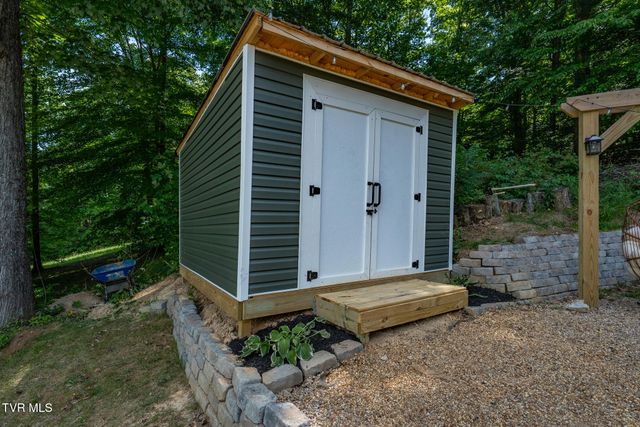 317 Chestnut Grove Church Road, Jonesborough, TN 37659
