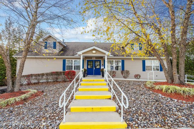 45 Beaver Avenue, Whiting, NJ 08759