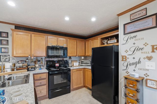 45 Beaver Avenue, Whiting, NJ 08759