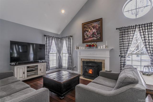 49 Olde Wagon Road, Warwick, NY 10990