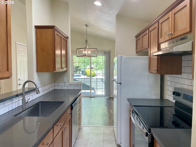 16760 Sw SOMES Ln, Beaverton, OR 97078