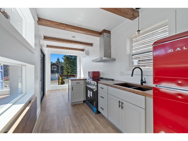 339 HILLSDALE St, Tillamook, OR 97141