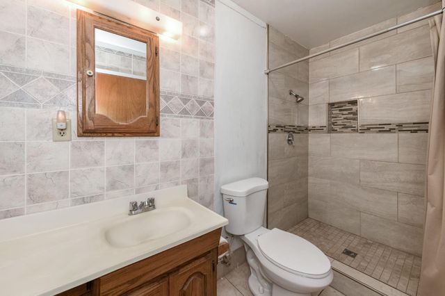 5927 E Garland Avenue, Fresno, CA 93727