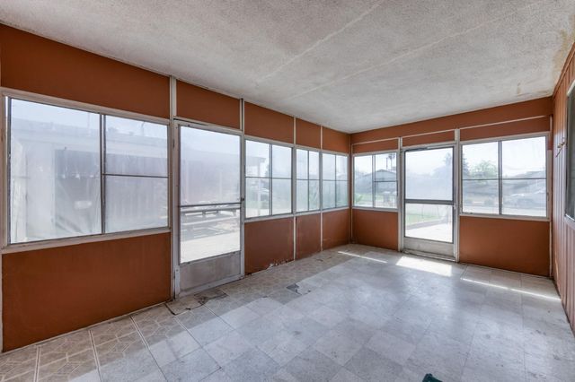 5927 E Garland Avenue, Fresno, CA 93727