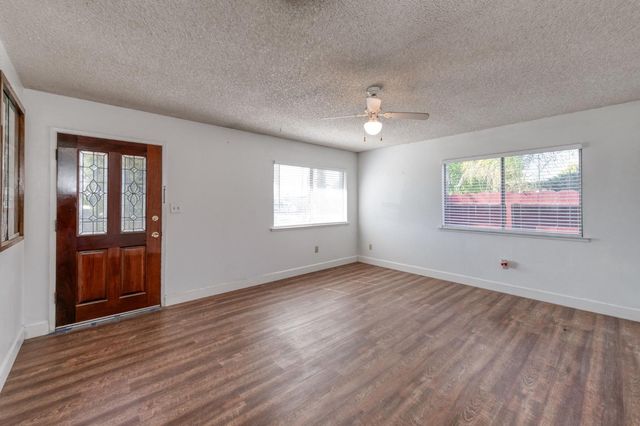 5927 E Garland Avenue, Fresno, CA 93727