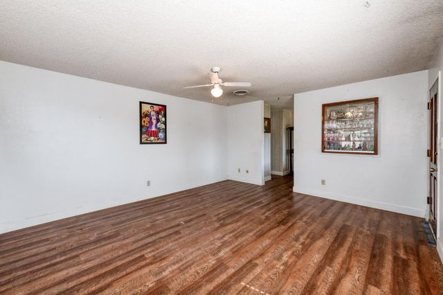 5927 E Garland Avenue, Fresno, CA 93727