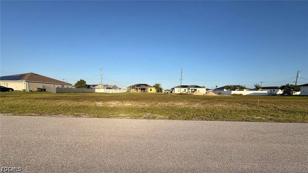 2932 NW 5th PL, Cape Coral, FL 33993