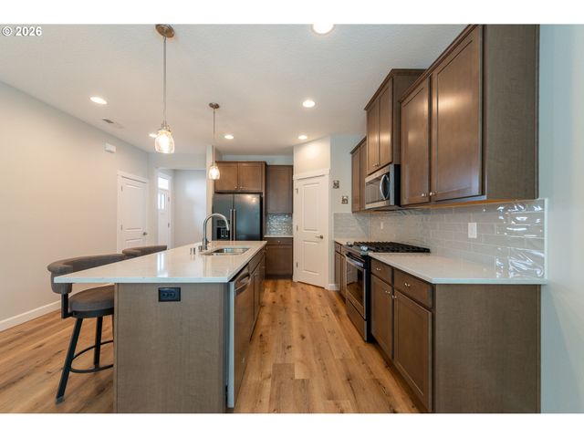 13716 Nw 7TH Pl, Vancouver, WA 98685