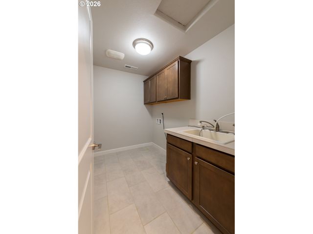 13716 Nw 7TH Pl, Vancouver, WA 98685