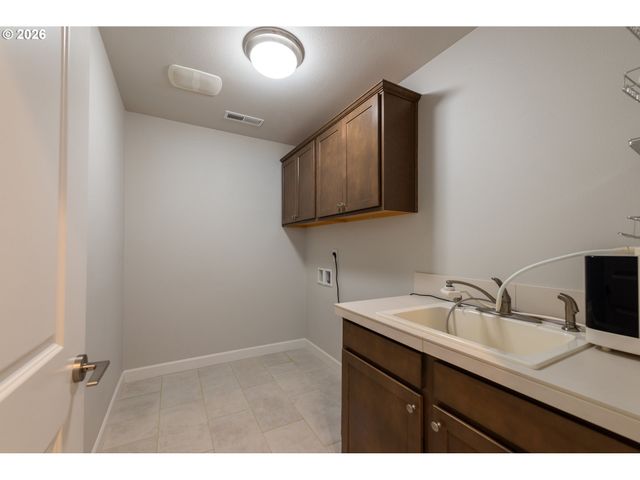 13716 Nw 7TH Pl, Vancouver, WA 98685