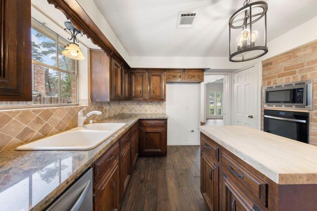 6131 Knollview Drive, Spring, TX 77389