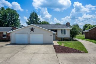 1565 Lois Street, Belpre, OH 45714