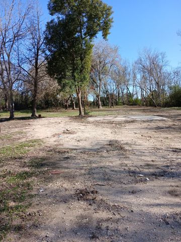 8019 Bellwood Drive, Hitchcock, TX 77563