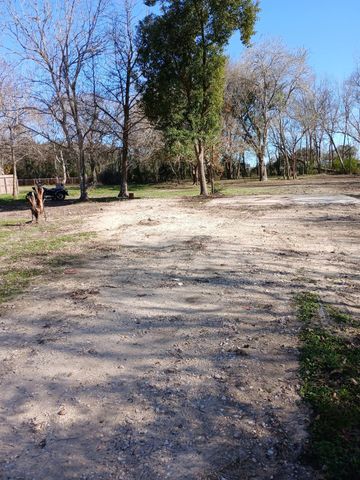 8019 Bellwood Drive, Hitchcock, TX 77563