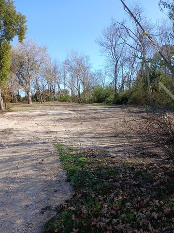 8019 Bellwood Drive, Hitchcock, TX 77563