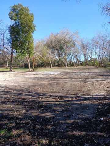 8019 Bellwood Drive, Hitchcock, TX 77563