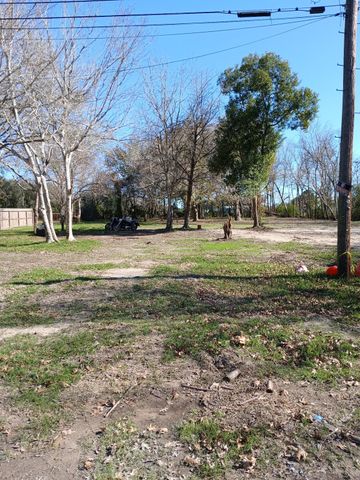 8019 Bellwood Drive, Hitchcock, TX 77563