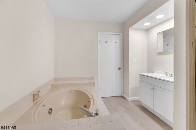163 Marion Dr, West Orange Twp., NJ 07052
