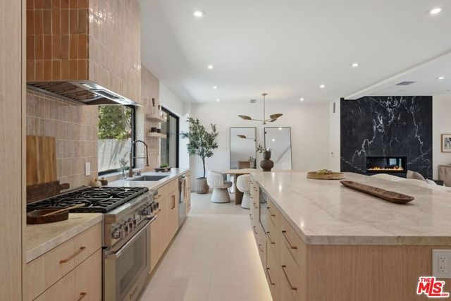1712 N Beverly Glen Boulevard, Los Angeles, CA 90077