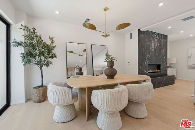 1712 N Beverly Glen Boulevard, Los Angeles, CA 90077