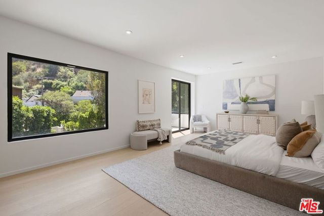 1712 N Beverly Glen Boulevard, Los Angeles, CA 90077