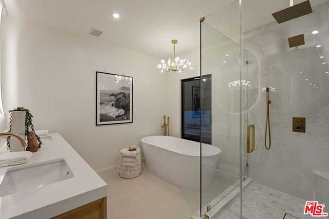 1712 N Beverly Glen Boulevard, Los Angeles, CA 90077