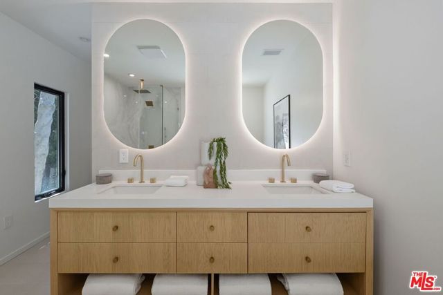 1712 N Beverly Glen Boulevard, Los Angeles, CA 90077