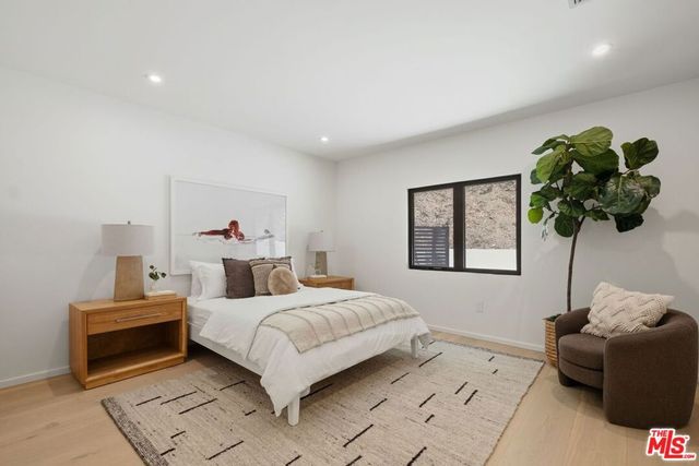 1712 N Beverly Glen Boulevard, Los Angeles, CA 90077