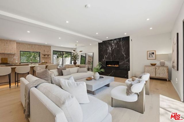 1712 N Beverly Glen Boulevard, Los Angeles, CA 90077