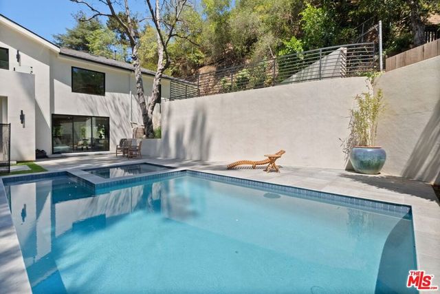1712 N Beverly Glen Boulevard, Los Angeles, CA 90077