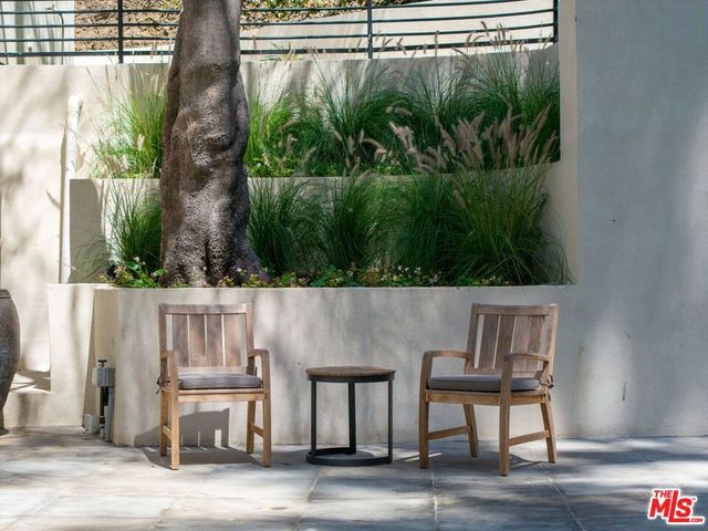 1712 N Beverly Glen Boulevard, Los Angeles, CA 90077