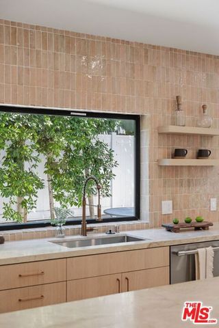 1712 N Beverly Glen Boulevard, Los Angeles, CA 90077