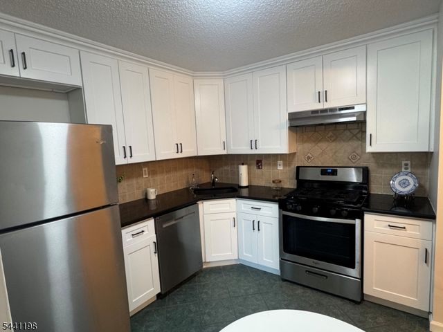 101 Reading Cir, Bridgewater Twp., NJ 08807