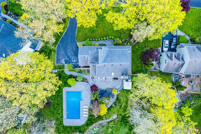 212 Fairway Drive, Wading River, NY 11792