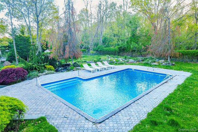 212 Fairway Drive, Wading River, NY 11792