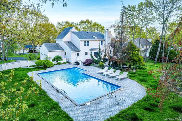 212 Fairway Drive, Wading River, NY 11792