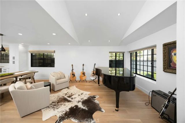 589 W Grandview Avenue, Sierra Madre, CA 91024