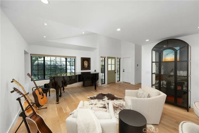 589 W Grandview Avenue, Sierra Madre, CA 91024