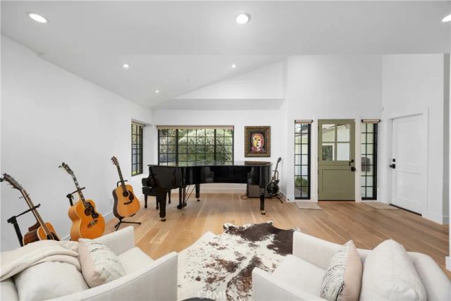 589 W Grandview Avenue, Sierra Madre, CA 91024