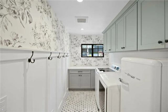 589 W Grandview Avenue, Sierra Madre, CA 91024