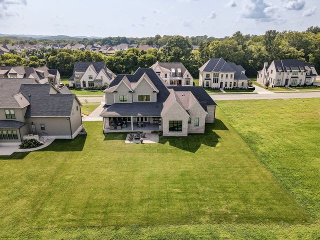 6340 Percheron Ln, Arrington, TN 37014