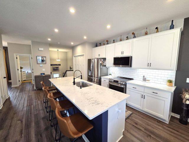 2234 Gateway Curve, North Saint Paul, MN 55109