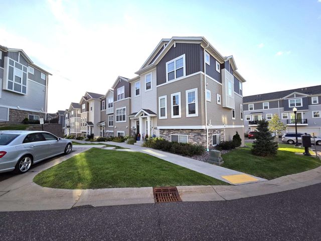 2234 Gateway Curve, North Saint Paul, MN 55109