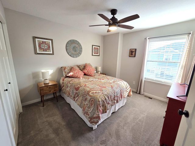 2234 Gateway Curve, North Saint Paul, MN 55109