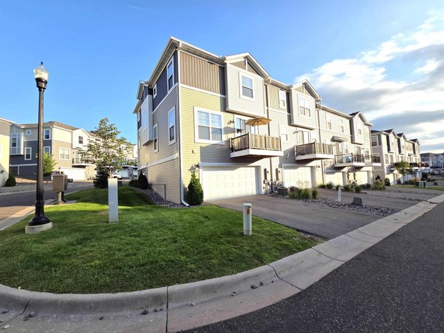 2234 Gateway Curve, North Saint Paul, MN 55109