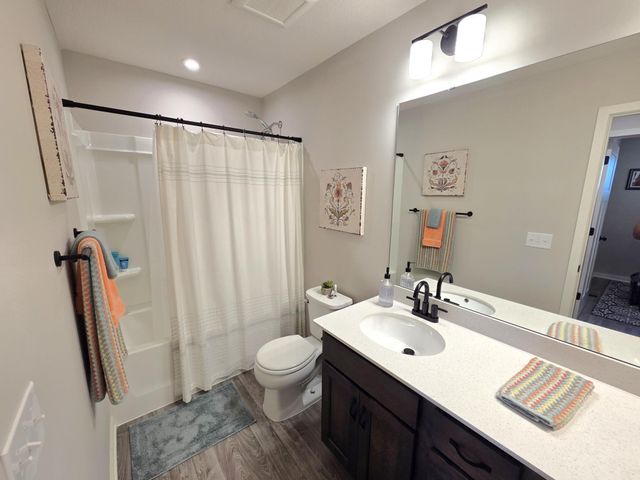 2234 Gateway Curve, North Saint Paul, MN 55109