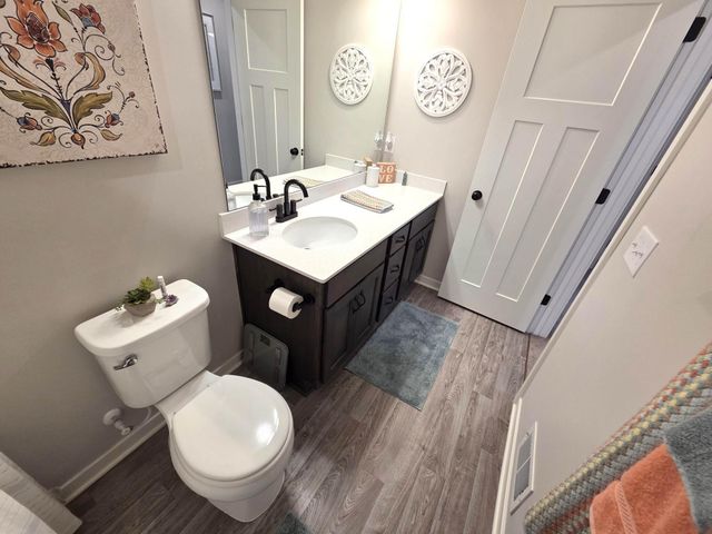 2234 Gateway Curve, North Saint Paul, MN 55109